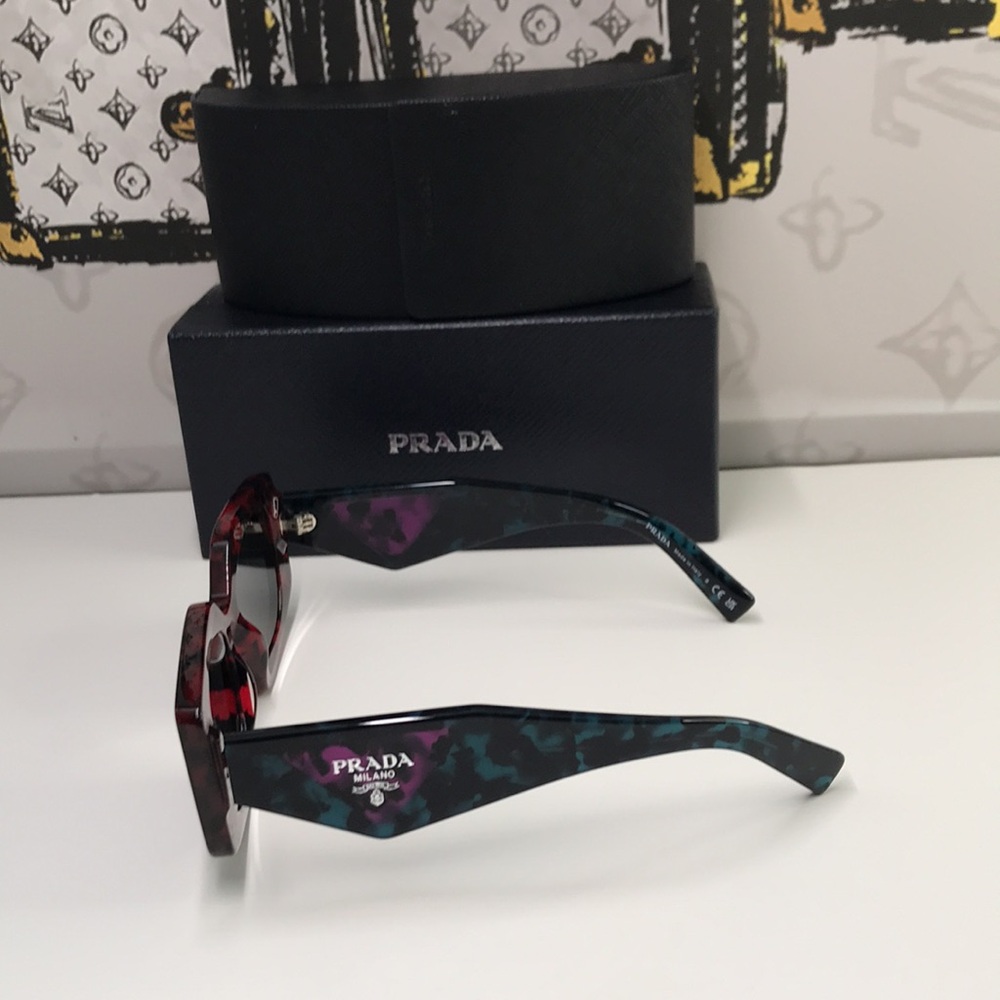 New Authentic Prada Red Tortoise Shell Sunglasses - Picture 7 of 17